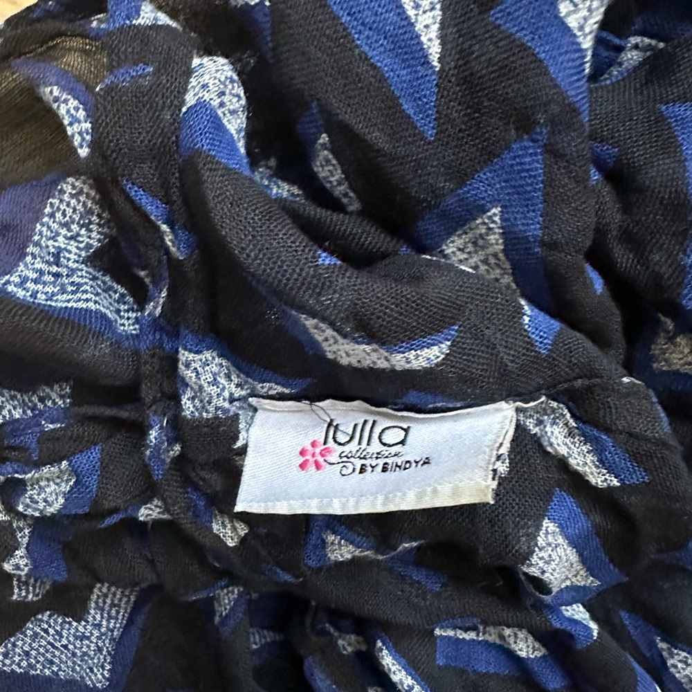 Black and Blue Geometric Infinity Scarf - Picture 3 of 4